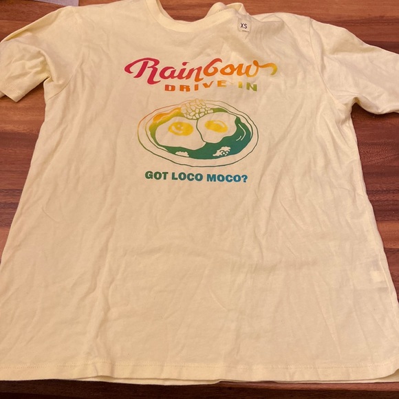 BNWT Uniqlo Rainbow Drive In Tee - Picture 1 of 3